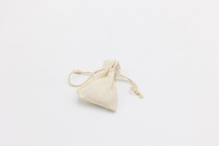 Sacchetto cotone beige con sapone cuore - immagine 2