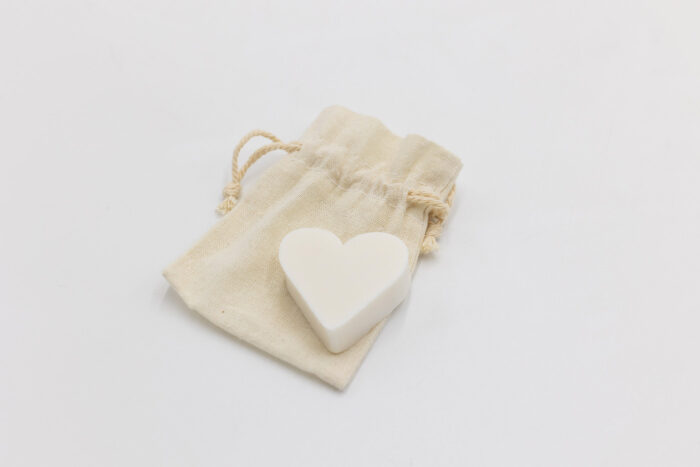 Sacchetto cotone beige con sapone cuore