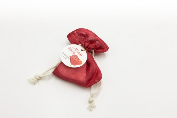 Sacchetto cotone rosso con sapone cuore - immagine 2