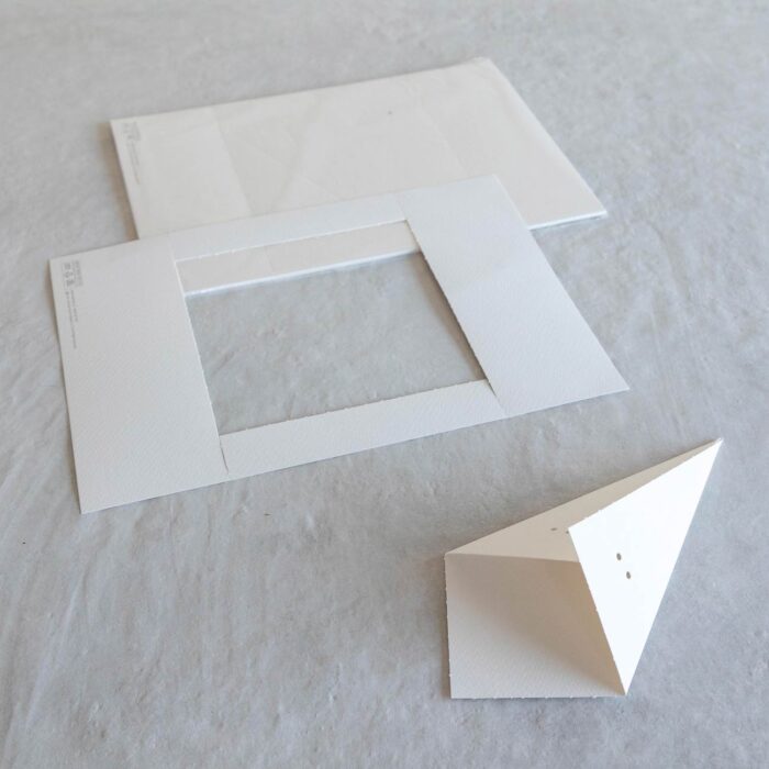 CONO RISO/PETALI BIANCO MARTELLATO GR. 260 SENZA NASTRO